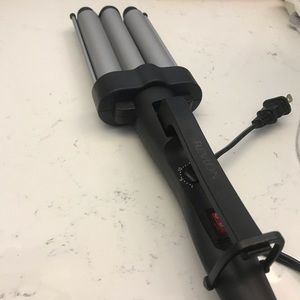Revlon hair crimper / wave tool